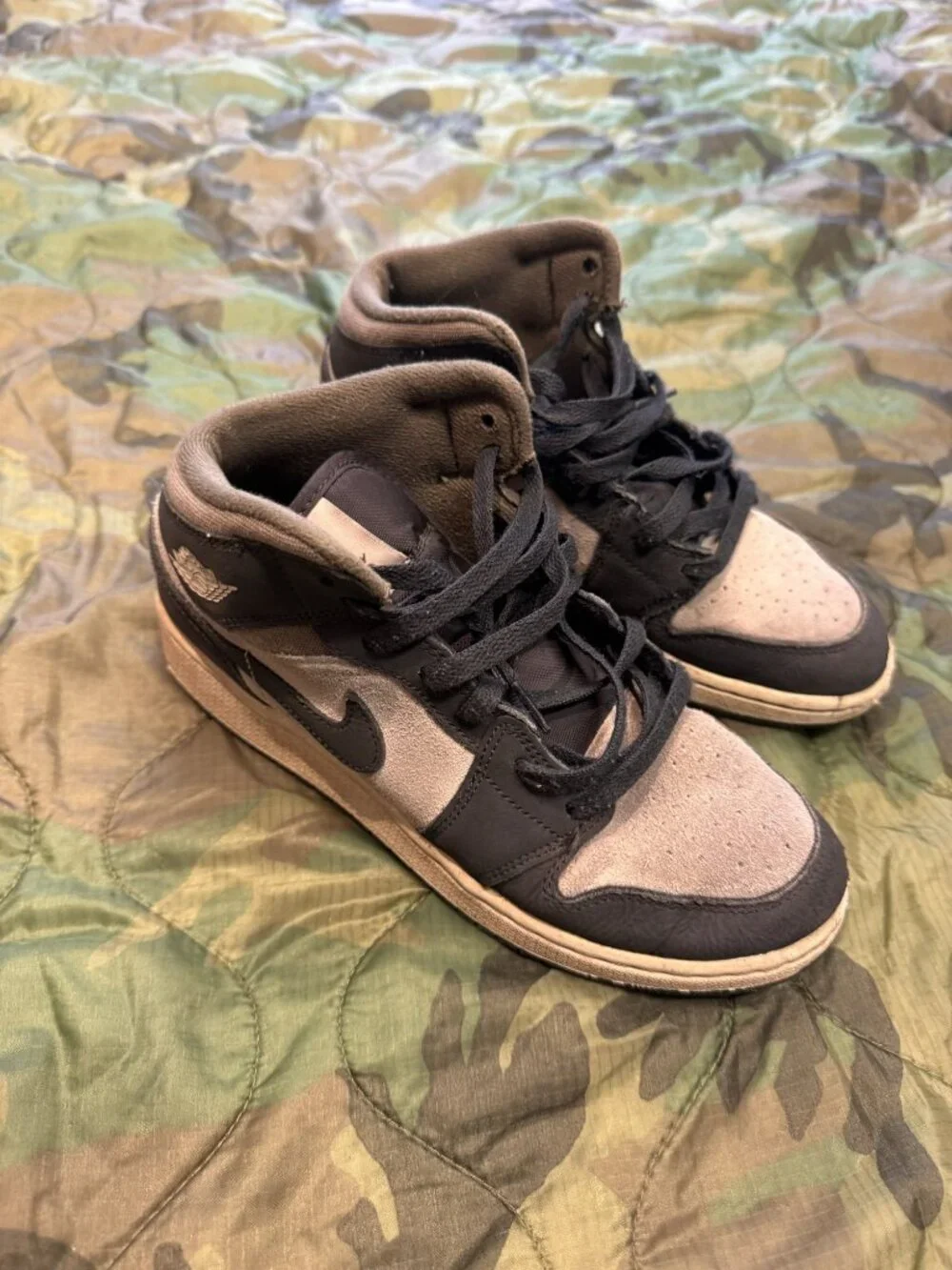 Nike Air Jordan 1 Mid SE GS Medium Olive Off Noir - Youth 6Y